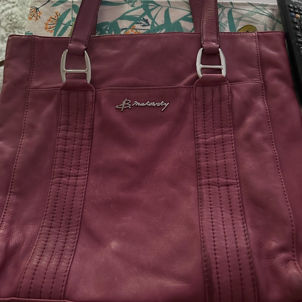B MAKOWSKY SHOULDER TOTE BAG RED DARKENED PEBBLE LEATHER EUC